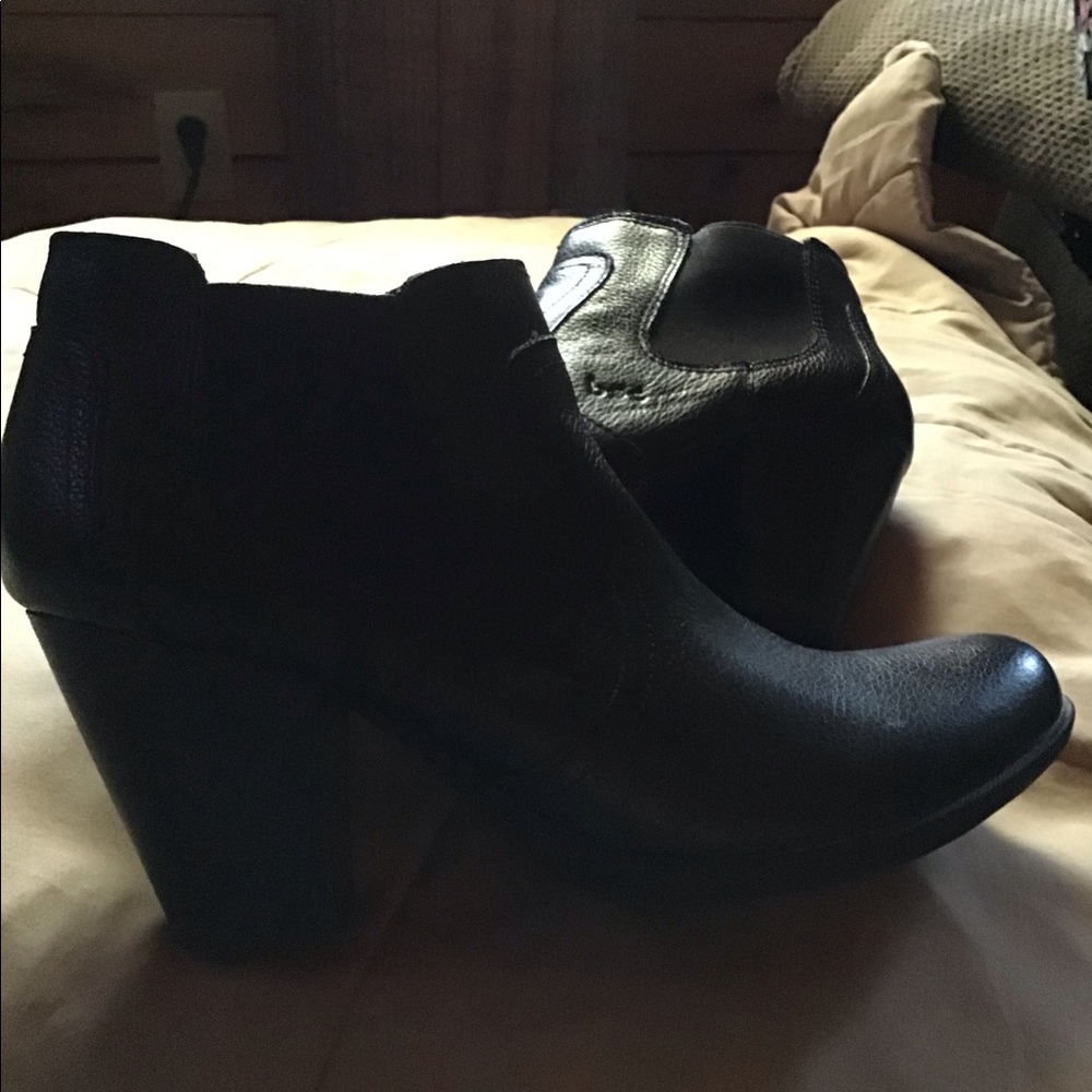 Shoes - Picture 3 of 4
